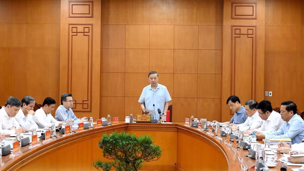Tổng Bí thư, Chủ tịch nước Tô Lâm chủ trì làm việc với Ban Chính sách, chiến lược Trung ương về phát triển công nghiệp vật liệu. (Ảnh: ĐĂNG KHOA)