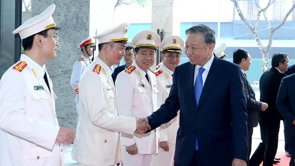 Tổng Bí thư Tô Lâm thăm, chúc Tết cán bộ, chiến sĩ Cục An ninh điều tra, Bộ Công an. (Ảnh: ĐĂNG KHOA)