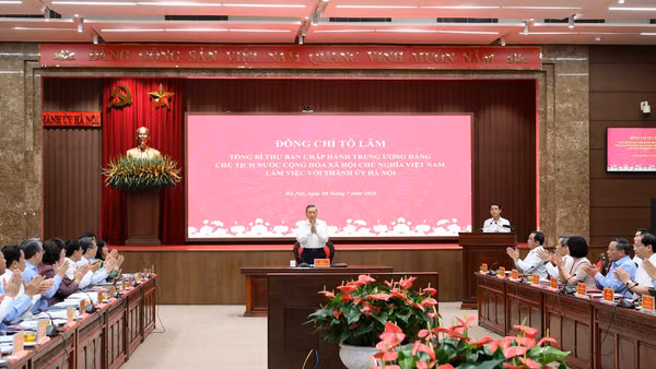 Tổng Bí thư, Chủ tịch nước Tô Lâm chủ trì cuộc làm việc với Thành ủy Hà Nội. (Ảnh: ĐĂNG KHOA)