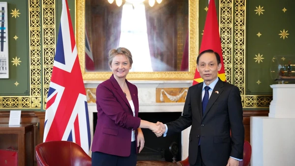 Bộ trưởng Ngoại giao Lê Hoài Trung đã có cuộc gặp với Bộ trưởng Ngoại giao Anh Yvette Cooper tại Trụ sở Bộ Ngoại giao Anh.