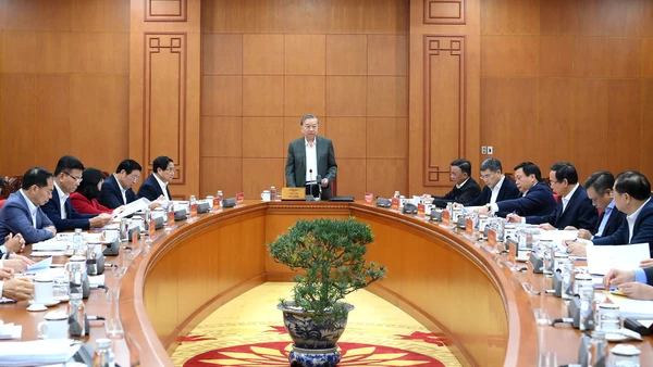 Tổng Bí thư Tô Lâm làm việc với Thường trực các Tiểu ban Đại hội XIV của Đảng. (Ảnh: ĐĂNG KHOA)