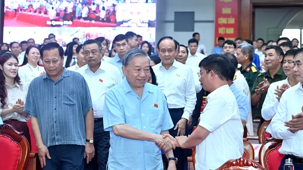 Tổng Bí thư Tô Lâm tiếp xúc cử tri đơn vị bầu cử số 10, thành phố Hà Nội. (Ảnh: ĐĂNG KHOA)