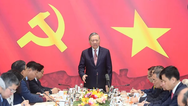 Tổng Bí thư Tô Lâm làm việc với các Đại sứ, Trưởng cơ quan đại diện Việt Nam tại nước ngoài tham dự Đại hội XIV của Đảng. (Ảnh: ĐĂNG KHOA)