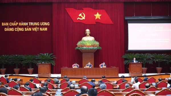 Quang cảnh cuộc gặp mặt thành viên các Tiểu ban Đại hội XIV của Đảng và Ban Chỉ đạo tổng kết 40 năm đổi mới. (Ảnh: ĐĂNG KHOA)