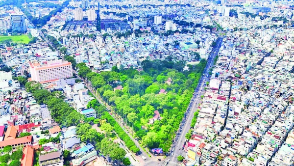 Địa điểm số 1 Lý Thái Tổ (khu vực tam giác màu xanh)- nơi sẽ xây dựng biểu tượng ghi nhận sự chung sức, đồng lòng của người dân Thành phố vượt qua đại dịch Covid-19. (Ảnh THẾ ANH)