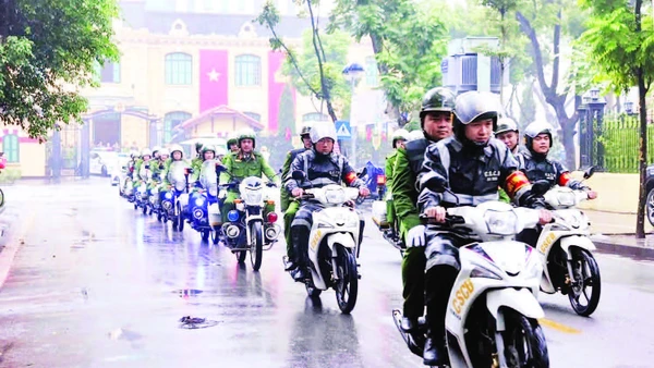 Công an Hà Nội ra quân mở đợt cao điểm tấn công, trấn áp tội phạm bảo vệ tuyệt đối Đại hội XIV của Đảng và Tết Nguyên đán Bính Ngọ. (Ảnh PHÚ KHÁNH)