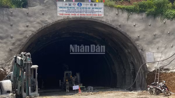 Hầm Km186 mới trên cao tốc Nội Bài-Lào Cai đang gấp rút được hoàn thiện.