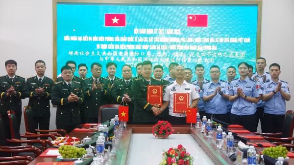 Ký kết biên bản Hội đàm ngày 22/4.