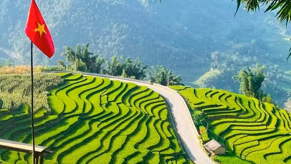 Cung đường A Lù, một điểm du lịch nổi tiếng của Y Tý. (Ảnh: THÀNH TÂM)