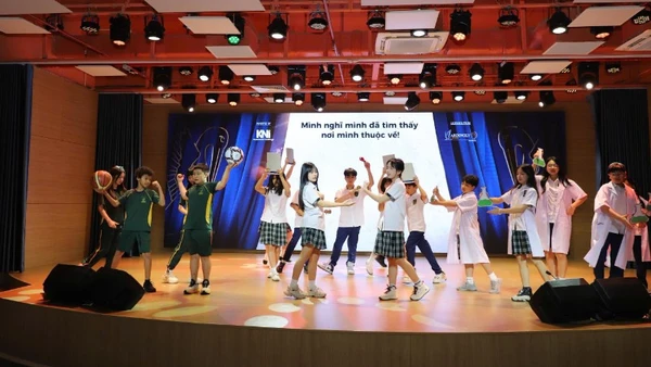 Học sinh trường Ardingly College Việt Nam biểu diễn nhạc kịch giới thiệu về trường.