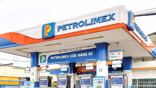 Cửa hàng xăng dầu Petrolimex ở Vĩnh Long đều đã bán xăng E10.