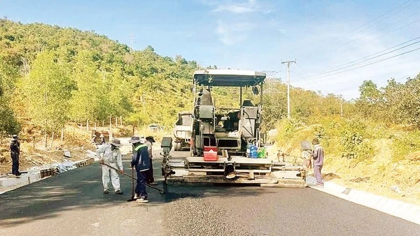 Các đơn vị đang khẩn trương thi công trên dự án Quốc lộ 28B.