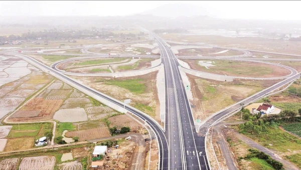 Tuyến đường cao tốc Khánh Hòa-Buôn Ma Thuột là dự án giao thông trọng điểm quốc gia, giữ vai trò chiến lược trong việc hiện thực hóa tầm nhìn liên kết vùng.