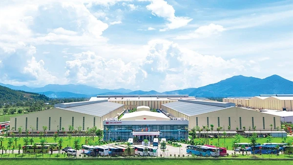 Nhà máy sản xuất và chế tạo động cơ ô-tô tại Khu công nghiệp sản xuất, lắp ráp ô-tô Kim Long Motor Huế.