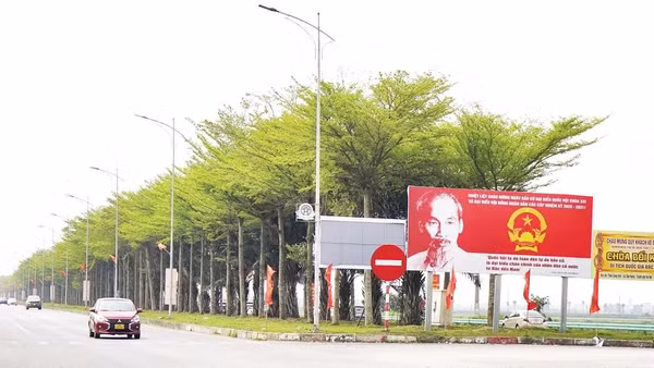 Diện mạo xã Tam Hưng từng bước văn minh, hiện đại hơn. 