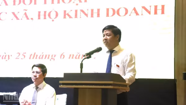 Bí thư Tỉnh ủy, Trưởng đoàn đại biểu Quốc hội tỉnh Đắk Lắk Lương Nguyễn Minh Triết phát biểu tại hội nghị.