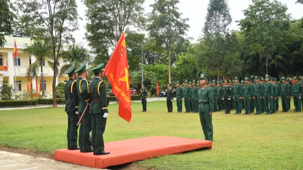 Chiến sĩ mới tuyên thệ.