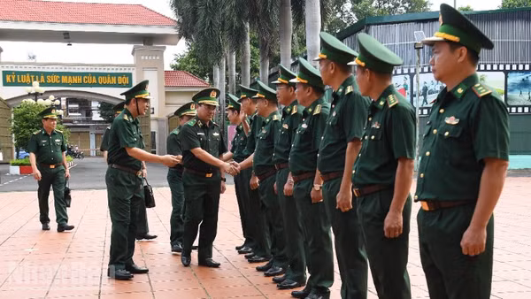 Thiếu tướng Võ Tiến Nghị làm trưởng đoàn đã đến kiểm tra toàn diện tại Ban Chỉ huy Bộ đội Biên phòng tỉnh Đắk Lắk.