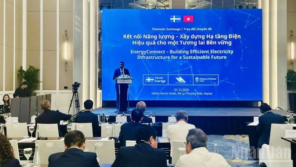 Ngài Johan Ndisi, Đại sứ Thụy Điển phát biểu tại sự kiện. (Ảnh: HNV)