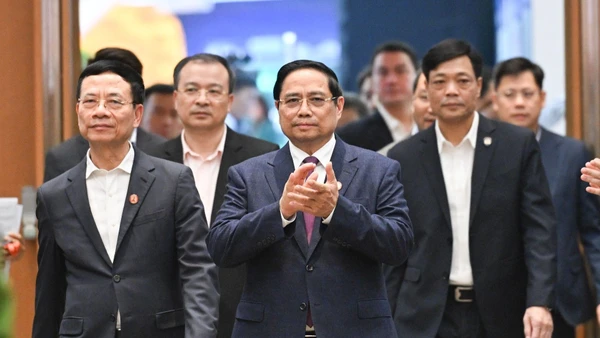 Thủ tướng Phạm Minh Chính và các đại biểu đến dự hội nghị.