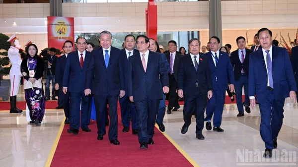 Các đồng chí lãnh đạo Đảng, Nhà nước tham dự Đại hội Thi đua yêu nước lần thứ XI.