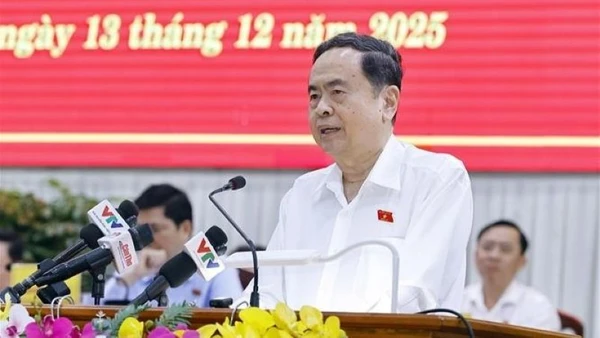 Chủ tịch Quốc hội phát biểu tại cuộc tiếp xúc cử tri. (Ảnh: DOÃN TẤN/TTXVN)