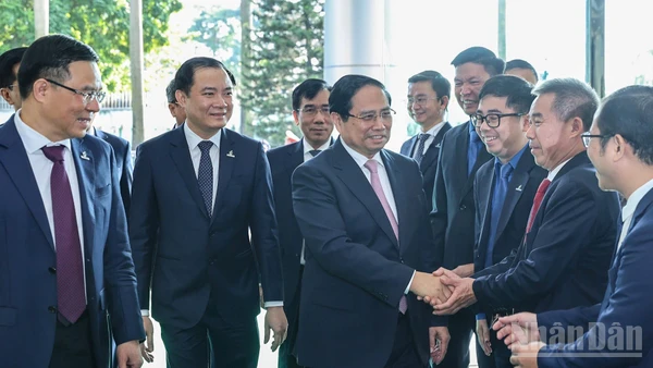 Thủ tướng Phạm Minh Chính đến dự Hội nghị triển khai nhiệm vụ năm 2026 của Tập đoàn Công nghiệp-Năng lượng Quốc gia Việt Nam.