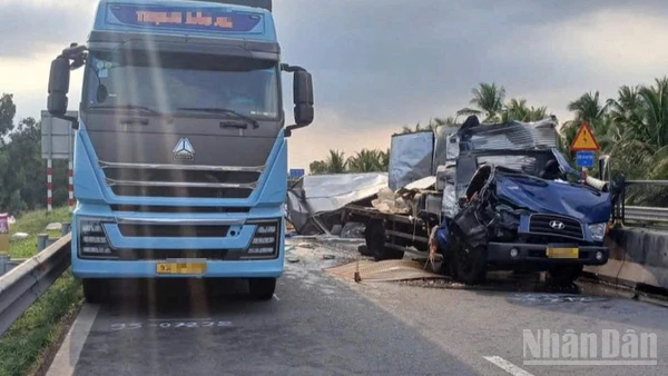 Một vụ tai nạn giao thông trên cao tốc Trung Lương-Mỹ Thuận.