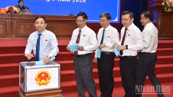 Các đại biểu Hội đồng nhân dân tỉnh Đồng Tháp khóa XI, nhiệm kỳ 2026-2031 tiến hành bầu các chức danh thuộc thẩm quyền.