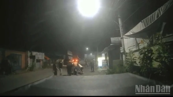 Hình ảnh do camera hành trình trên xe ô-tô ghi lại.