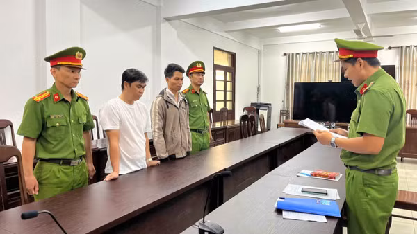 Cơ quan Cảnh sát điều tra Công an tỉnh Đắk Lắk công bố lệnh khởi tố các đối tượng trong vụ tham ô tài sản. (Ảnh: Nguyên Khang)
