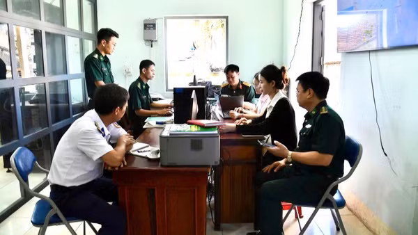 Đoàn công tác kiểm tra tại Trạm Kiểm soát Biên phòng Đà Rằng.