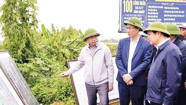 Lãnh đạo tỉnh Hưng Yên kiểm tra tiến độ giải phóng mặt bằng những dự án trọng điểm triển khai trên địa bàn xã Châu Ninh.