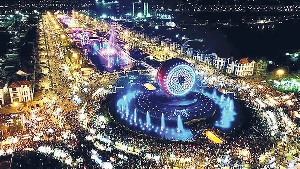 Không gian Trục lễ hội và quảng trường Thời đại - điểm nhấn mới của du lịch đêm Ninh Bình.