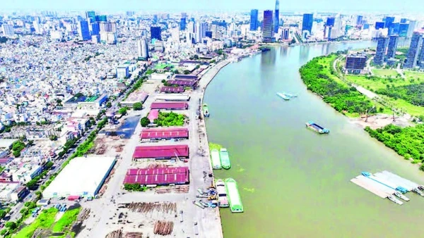 Toàn cảnh khu vực cảng Sài Gòn.