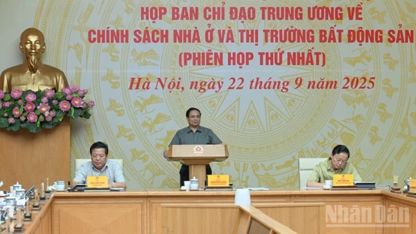 Thủ tướng Phạm Minh Chính chủ trì Phiên họp thứ nhất của Ban Chỉ đạo Trung ương về chính sách nhà ở và thị trường bất động sản. (Ảnh: TRẦN HẢI)
