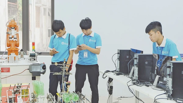 Đào tạo nghề công nghệ cao tại Trường cao đẳng Cơ điện Hà Nội. Ảnh: Nam Nguyễn