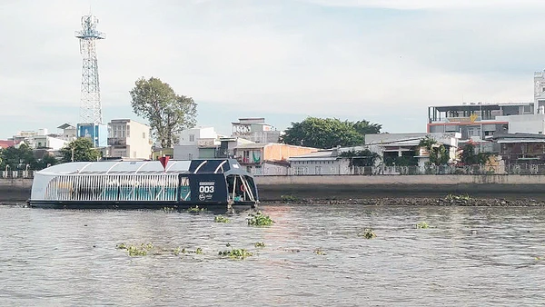 Vận hành Interceptor 003 trên sông Cần Thơ.