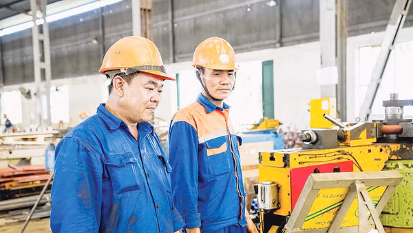 Đẩy mạnh ứng dụng công nghệ vào sản xuất.