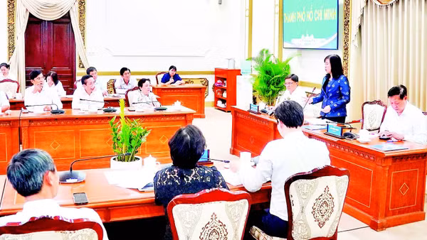 Bộ trưởng Y tế Đào Hồng Lan trong buổi làm việc với Sở An toàn thực phẩm Thành phố Hồ Chí Minh.