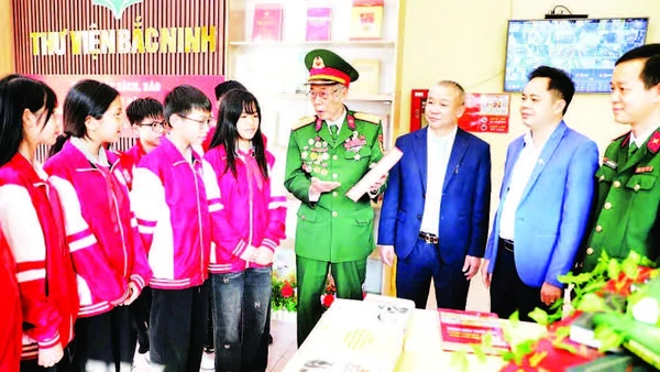 Hoạt động giới thiệu sách tại Thư viện Bắc Ninh số 1.