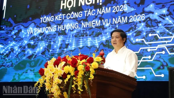 Bí thư Tỉnh ủy, Trưởng Ban Chỉ đạo về phát triển khoa học, công nghệ, đổi mới sáng tạo và chuyển đổi số tỉnh Đắk Lắk Lương Nguyễn Minh Triết phát biểu tại hội nghị.