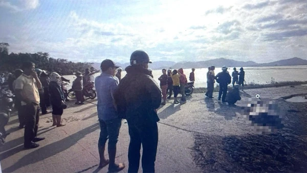 Khu vực cánh đồng 2 mẹ con chị T. bị nước lũ cuốn trôi. (Ảnh: CTV)