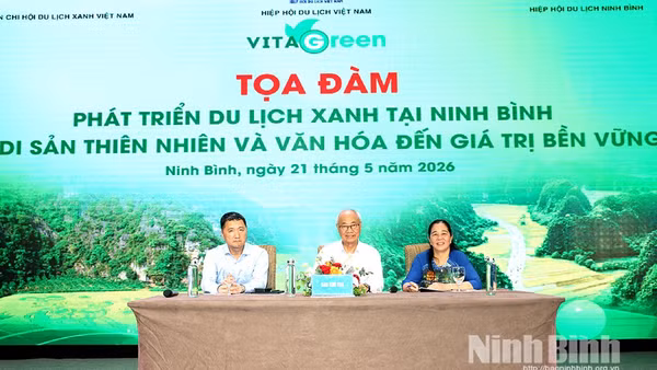 Các đại biểu chủ trì Tọa đàm.