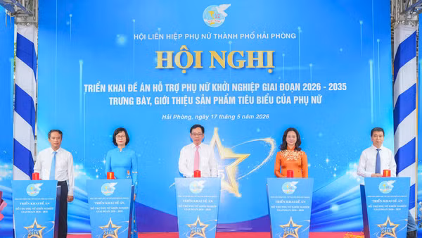 Các đại biểu thực hiện nghi thức khởi động Đề án "Hỗ trợ phụ nữ khởi nghiệp giai đoạn 2026 - 2035".