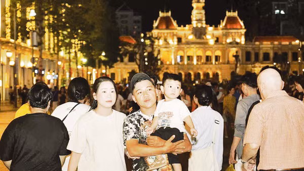 Thời gian tới, Thành phố Hồ Chí Minh sẽ tập trung khai thác thế mạnh kinh tế đêm thông qua nhiều mô hình sáng tạo. ẢNH: THẾ ANH