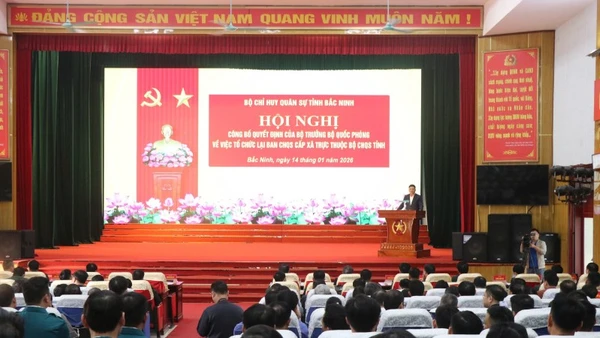 Quang cảnh hội nghị công bố quyết định của Bộ trưởng Bộ Quốc phòng về tổ chức lại Ban Chỉ huy Quân sự cấp xã tại tỉnh Bắc Ninh.