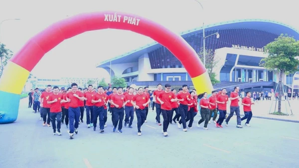 Các đại biểu xuất phát tại điểm phát động chính của tỉnh Bắc Ninh.