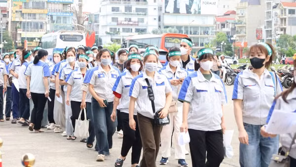 Đông đảo công nhân, người lao động tham dự ngày hội.
