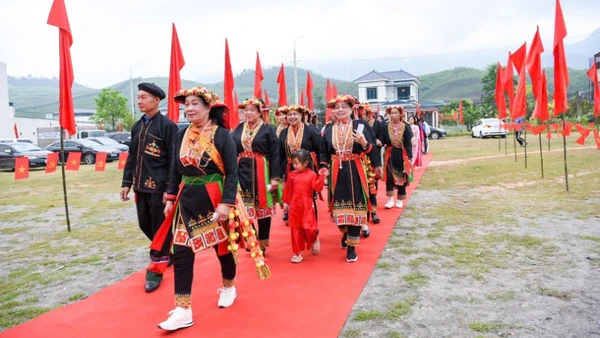 Bà con vùng cao Tây Yên Tử phấn khởi dự Ngày hội non sông.